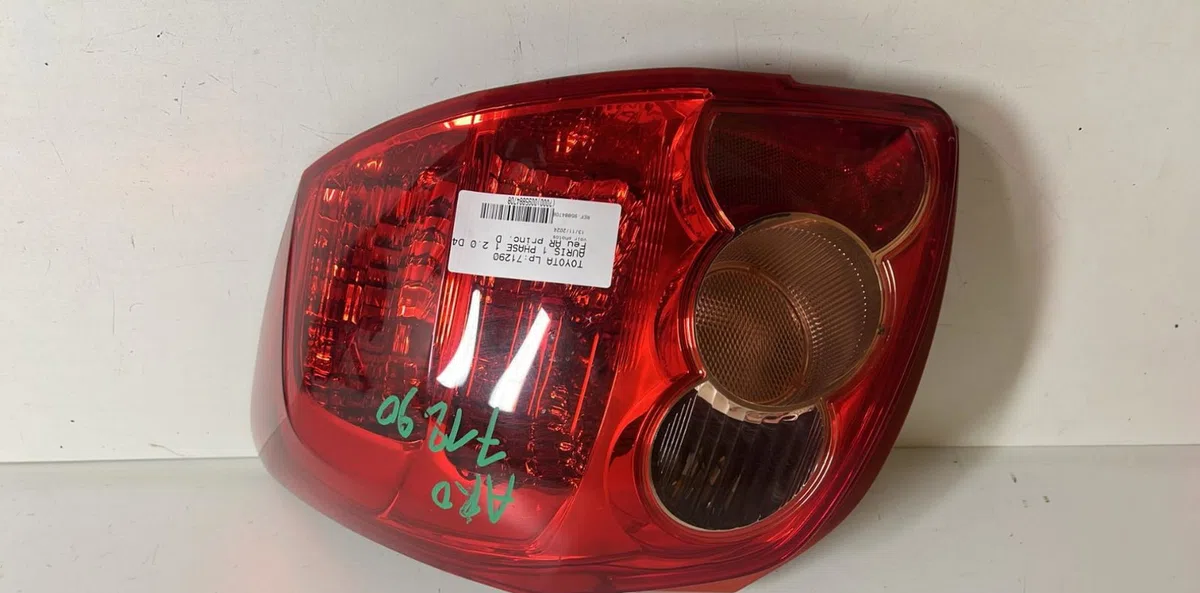Feu arrière droit Toyota AURIS (_E15_) 2.0 d-4d (ade150_) (2006-2012) occasion