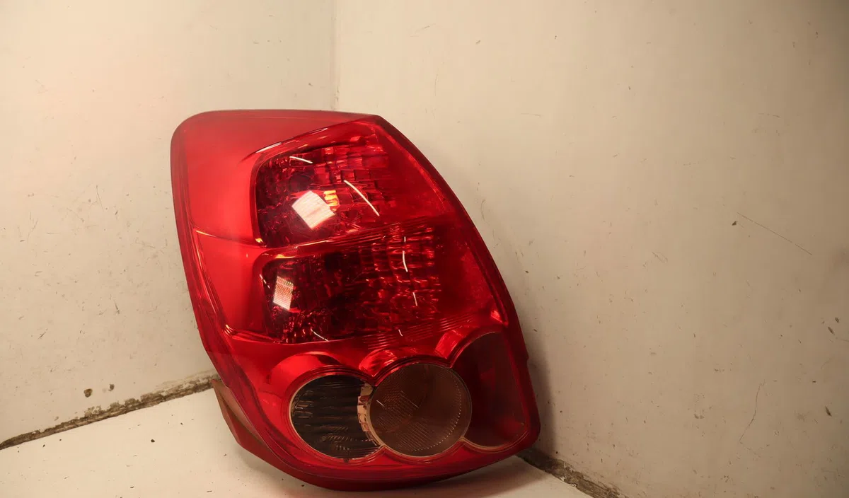 Feu arrière droit Toyota AURIS (_E15_) 2.0 d-4d (ade150_) (2006-2012) occasion
