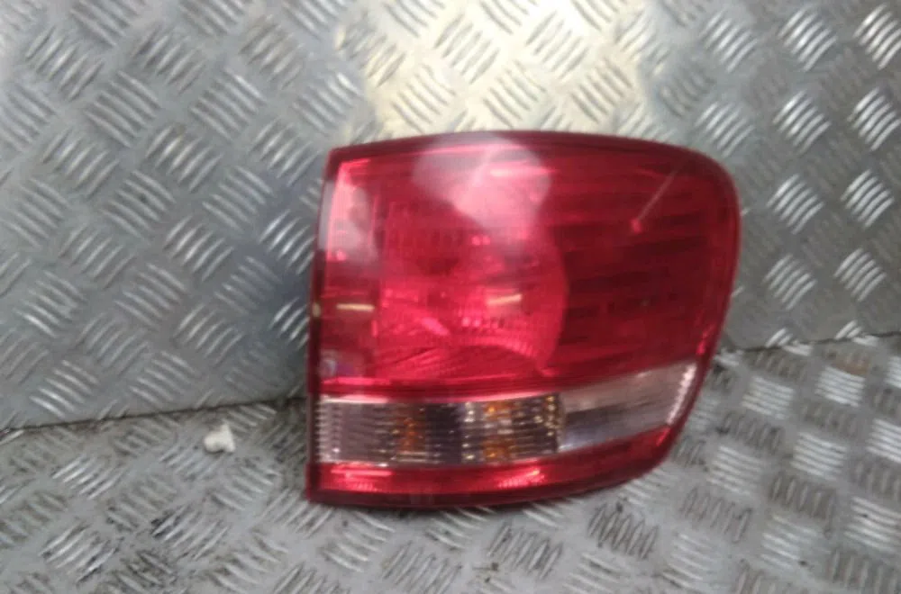 Feu arrière droit Toyota AVENSIS VERSO (_M2_) 2.0 d (clm20_) (2001-2005) occasion