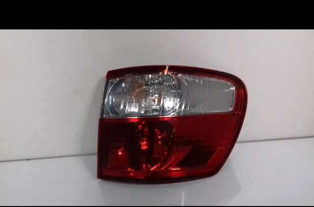Feu arrière droit Toyota AVENSIS VERSO (_M2_) 2.0 d (clm20_) (2001-2005) occasion