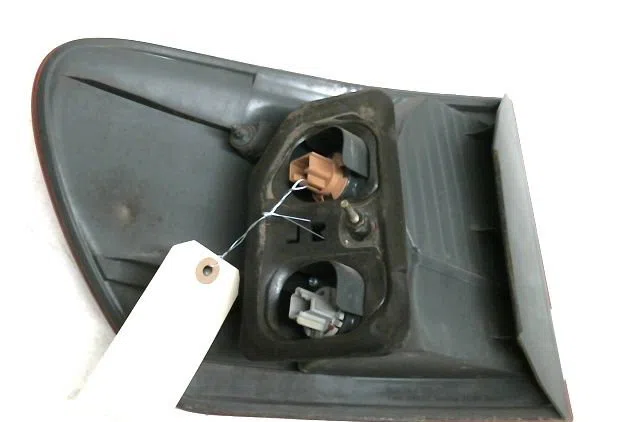 Feu arrière droit Toyota AVENSIS VERSO (_M2_) 2.0 d (clm20_) (2001-2005) occasion