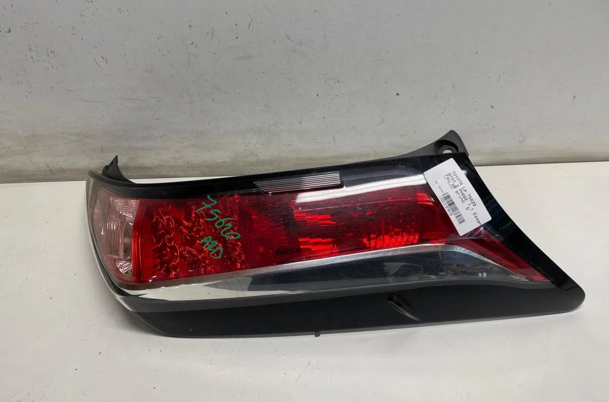 Feu arrière droit Toyota AYGO (_B4_) 1.0 (kgb40) (2014) occasion