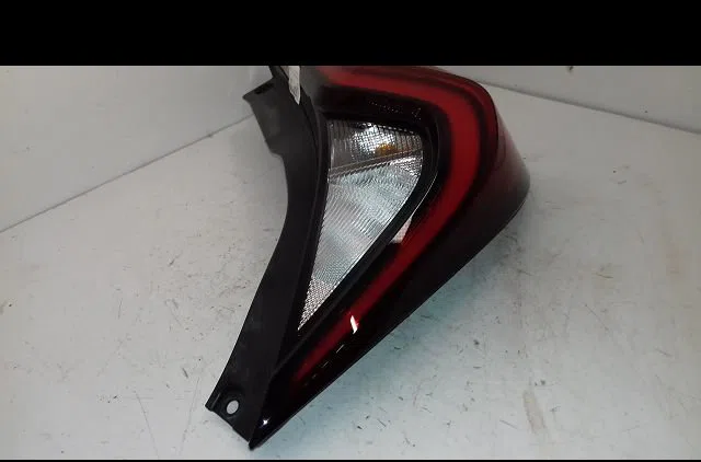 Feu arrière droit Toyota AYGO X (_B7_) 1.0 vvt-i (kgb70) (2022) occasion