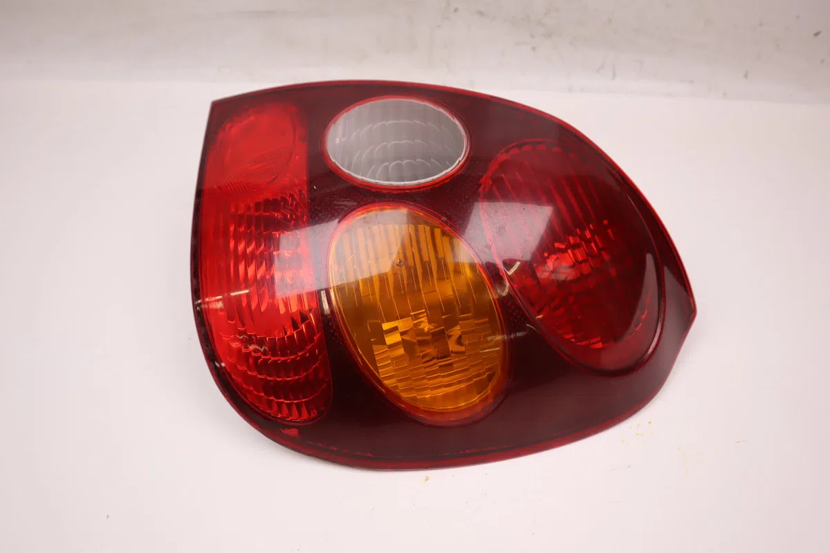 Feu arrière droit Toyota COROLLA Compact (_E11_) 1.4 (ee111_) (1997-1999) occasion