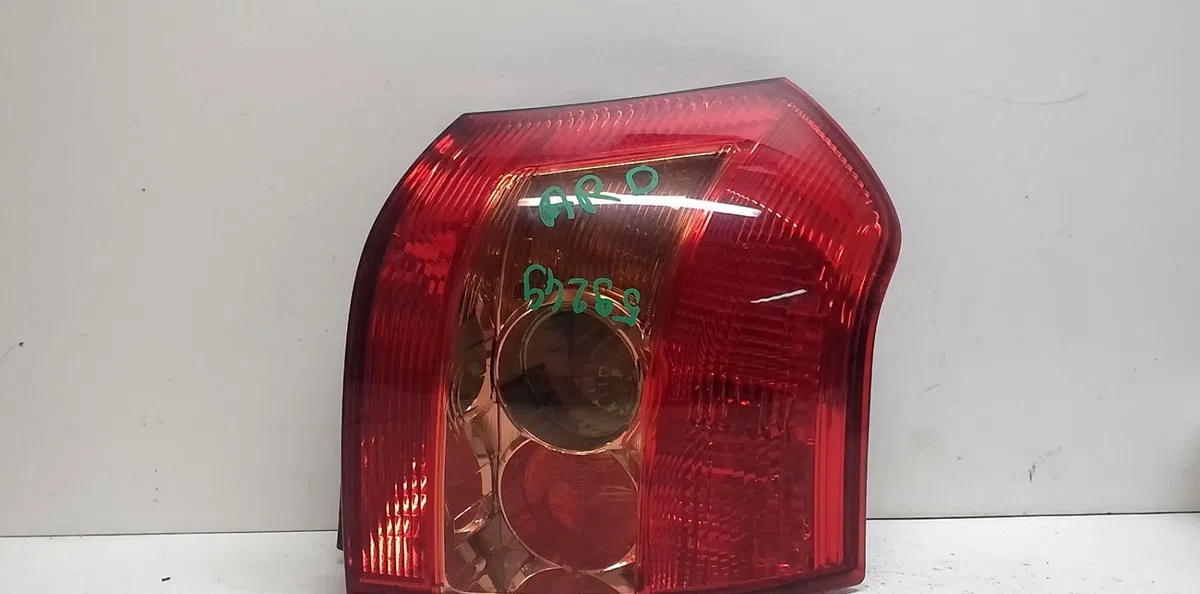 Feu arrière droit Toyota COROLLA (_E12_) 1.4 d (nde120_) (2004-2007) 5 portes occasion