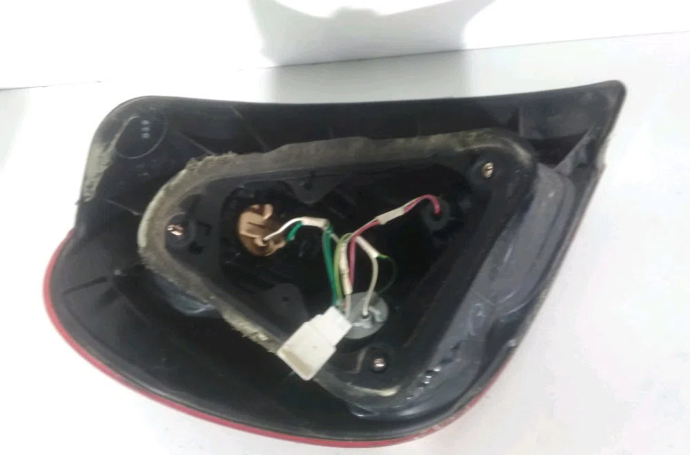 Feu arrière droit Toyota COROLLA Liftback (_E11_) 1.4 (ee111_) (1997-1999) occasion