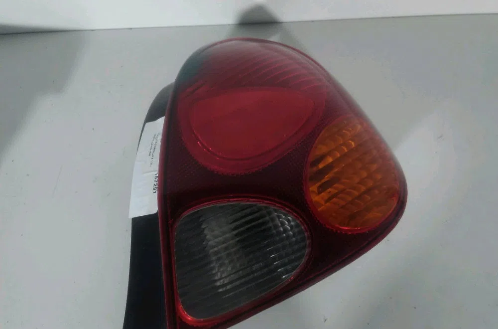 Feu arrière droit Toyota COROLLA Liftback (_E11_) 1.4 (ee111_) (1997-1999) occasion