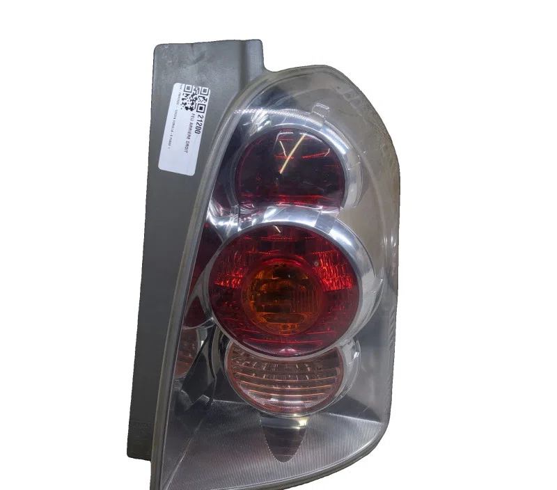 FEU ARRIERE DROIT TOYOTA COROLLA-V 815510F020