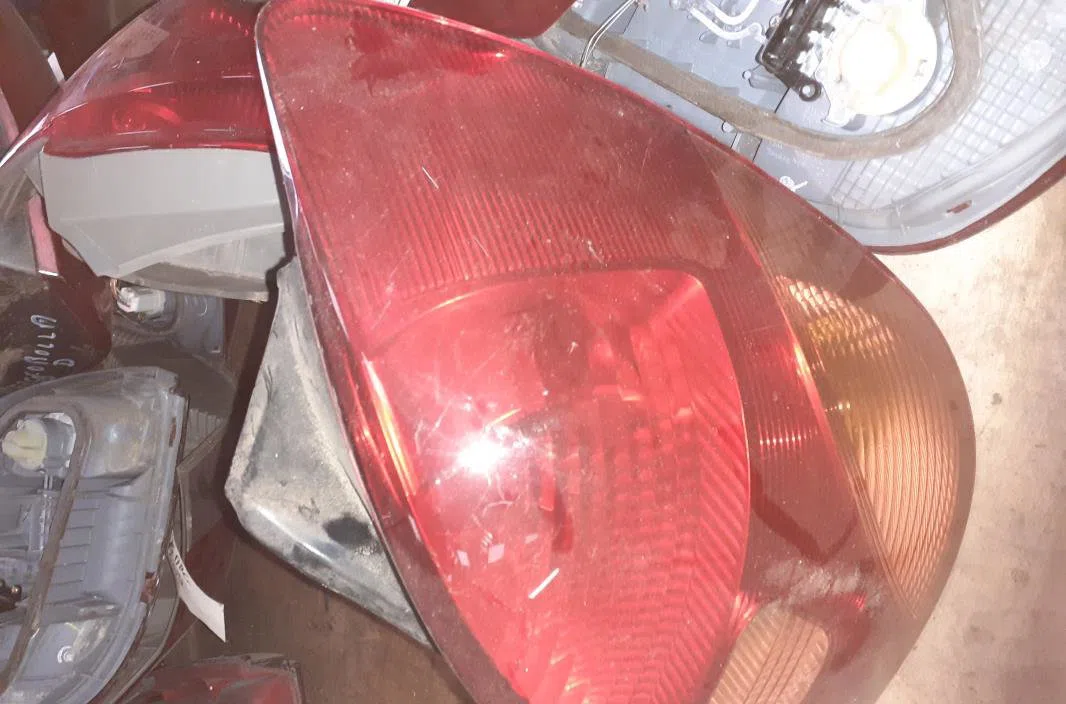 Feu arrière droit Toyota COROLLA Verso (_E12_) 2.0 d-4d (cde120_) (2002-2004) occasion