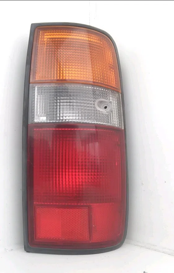 Feu arrière droit Toyota LAND CRUISER 80 (_J8_) 4.2 td (hdj80) (1992-1997) occasion