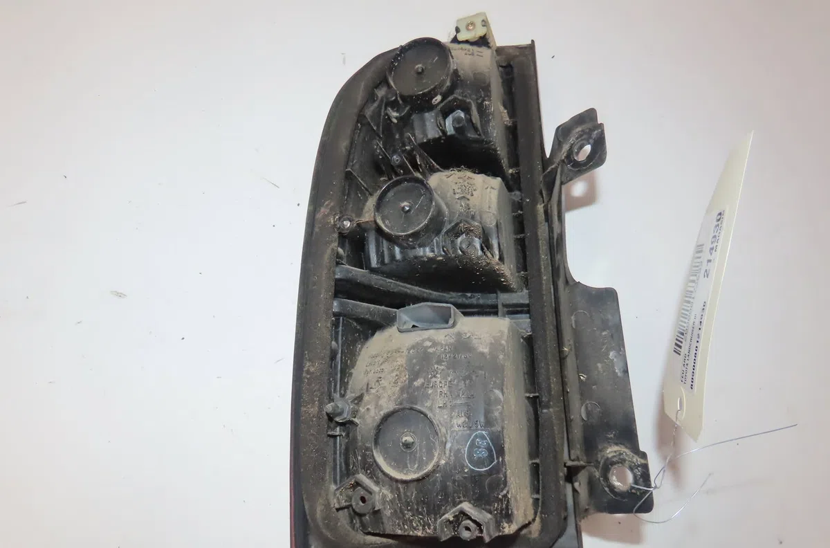 Feu arrière droit Toyota LAND CRUISER 90 (_J9_) 3.0 d-4d 4wd (kdj90_, kdj95_) (2000-2002) occasion