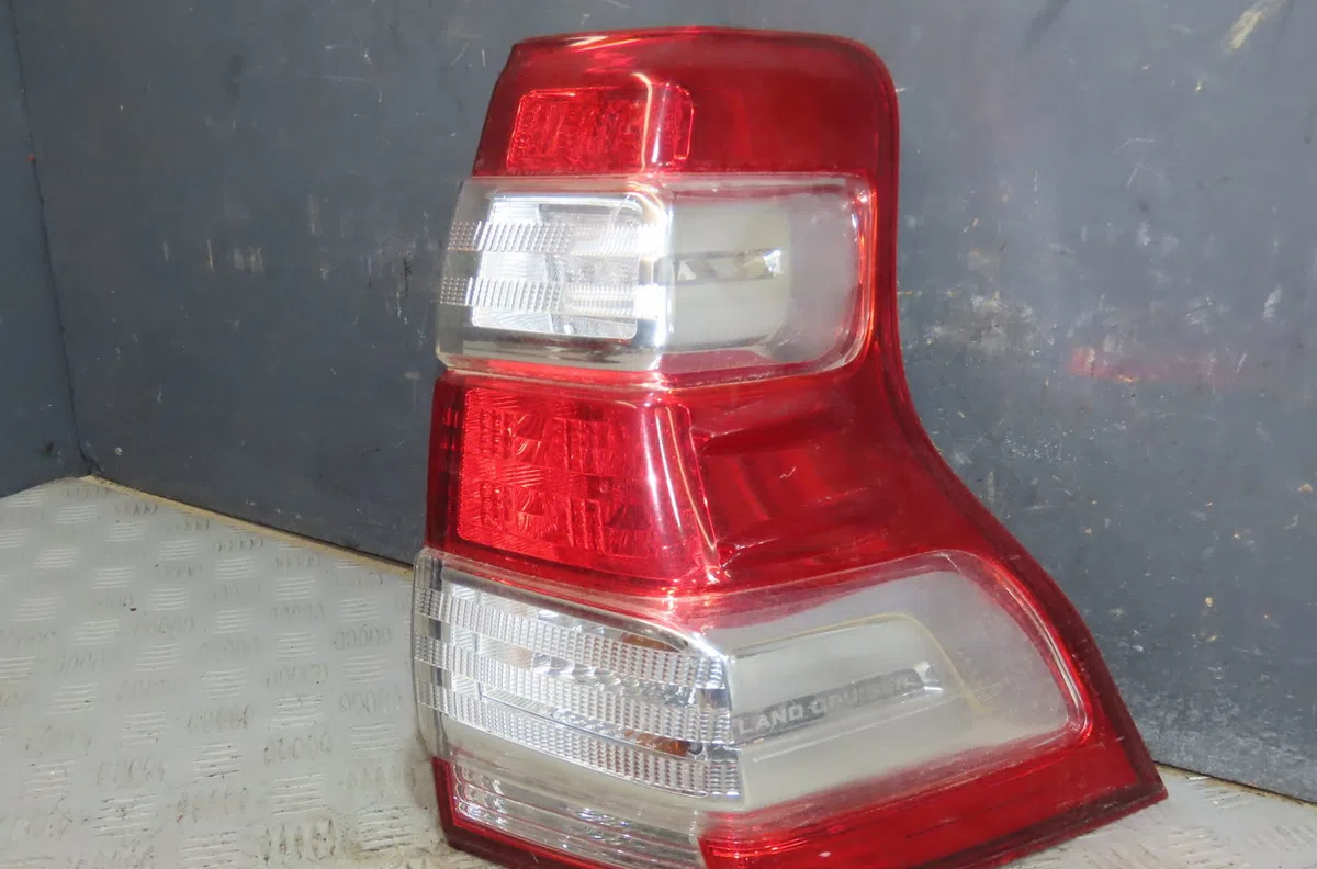 Feu arrière droit Toyota LAND CRUISER PRADO (_J15_) 2.8 d-4d (gdj150_, gdj155_, gdj150) (2015) 3 portes occasion