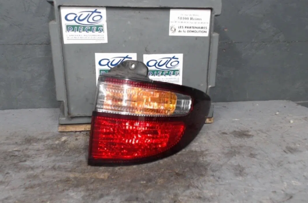 Feu arrière droit TOYOTA PREVIA 2  PREVIA 2 occasion