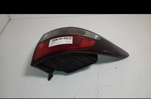 Feu arrière droit Toyota PREVIA II (_R3_) 2.0 d-4d (clr30_) (2001-2006) occasion