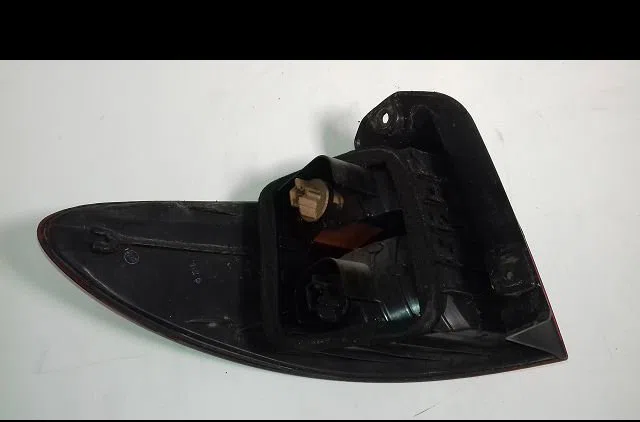 Feu arrière droit Toyota PREVIA II (_R3_) 2.0 d-4d (clr30_) (2001-2006) occasion