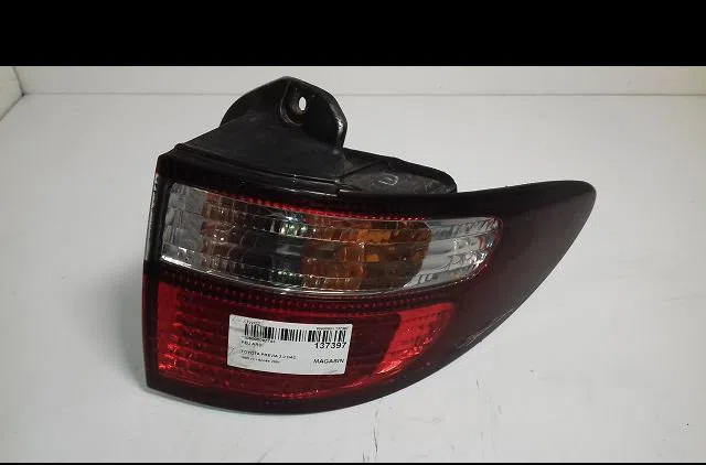 Feu arrière droit Toyota PREVIA II (_R3_) 2.0 d-4d (clr30_) (2001-2006) occasion