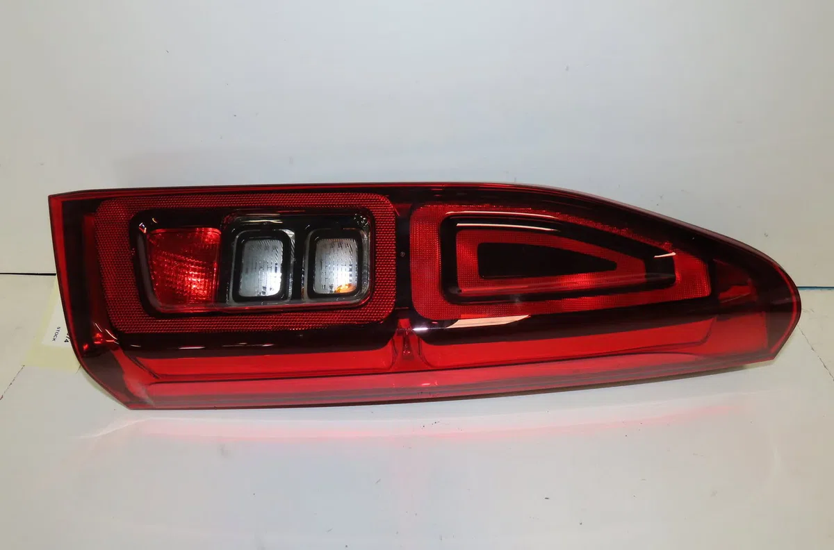Feu arrière droit Toyota PROACE CITY VERSO Monospace 1.2 vvt-i 110 (bkynn) (2019) occasion