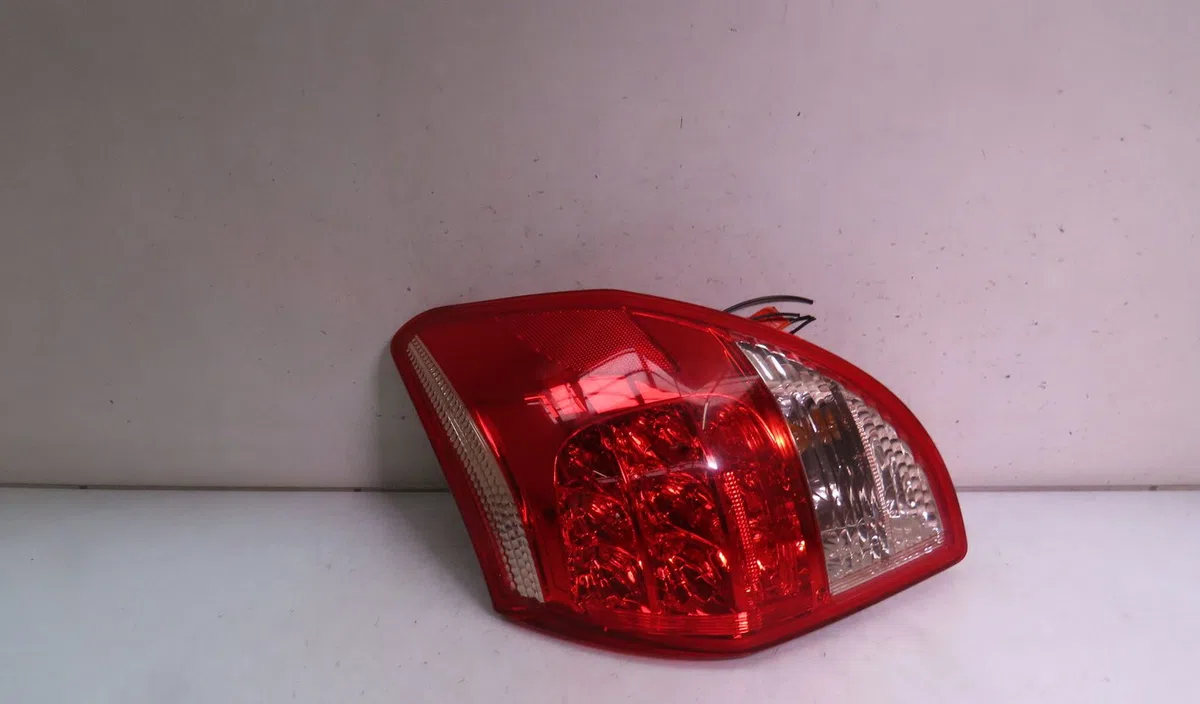 Feu arrière droit TOYOTA RAV 4 136 D-4D 2008 occasion