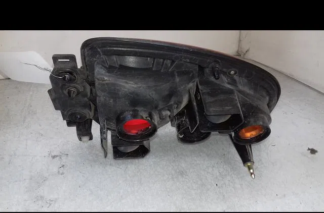 Feu arrière droit Toyota RAV 4 I Cabrio (_A1_) 2.0 4wd (sxa11) (1997-2000) occasion