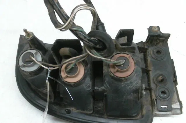 Feu arrière droit Toyota RAV 4 I Cabrio (_A1_) 2.0 4wd (sxa11) (1997-2000) occasion