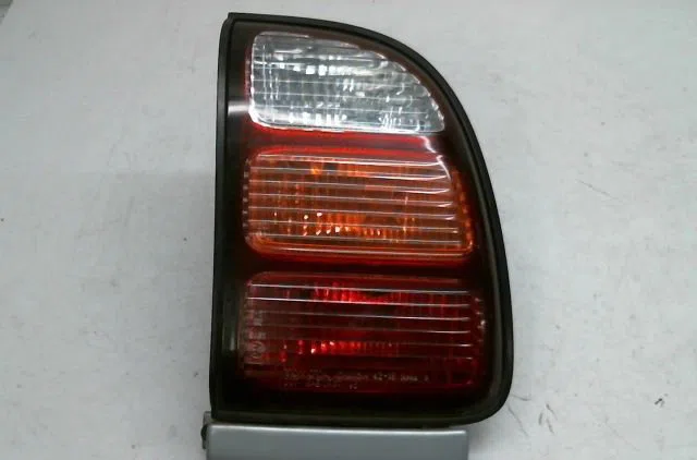 Feu arrière droit Toyota RAV 4 I Cabrio (_A1_) 2.0 4wd (sxa11) (1997-2000) occasion