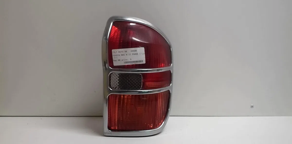 Feu arrière droit Toyota RAV 4 II (_A2_) 1.8 (zca25_, zca26_) (2000-2005) occasion