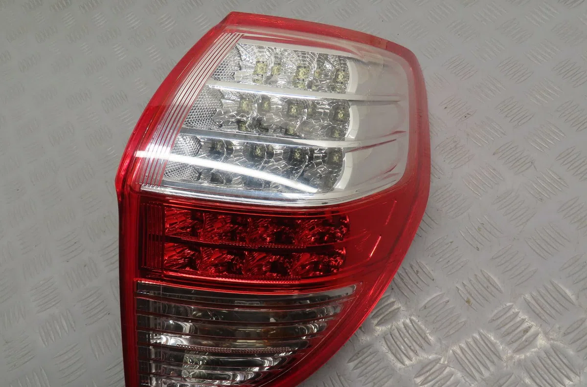 Feu arrière droit Toyota RAV 4 III (_A3_) 2.2 d 4wd (ala30_) (2006-2012) occasion