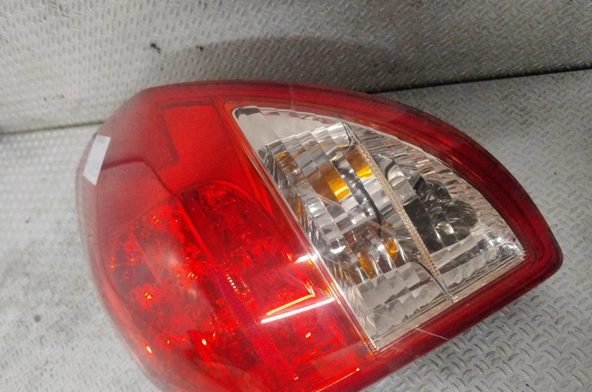 Feu arrière droit Toyota RAV 4 III (_A3_) 2.2 d 4wd (ala30_) (2006-2012) occasion
