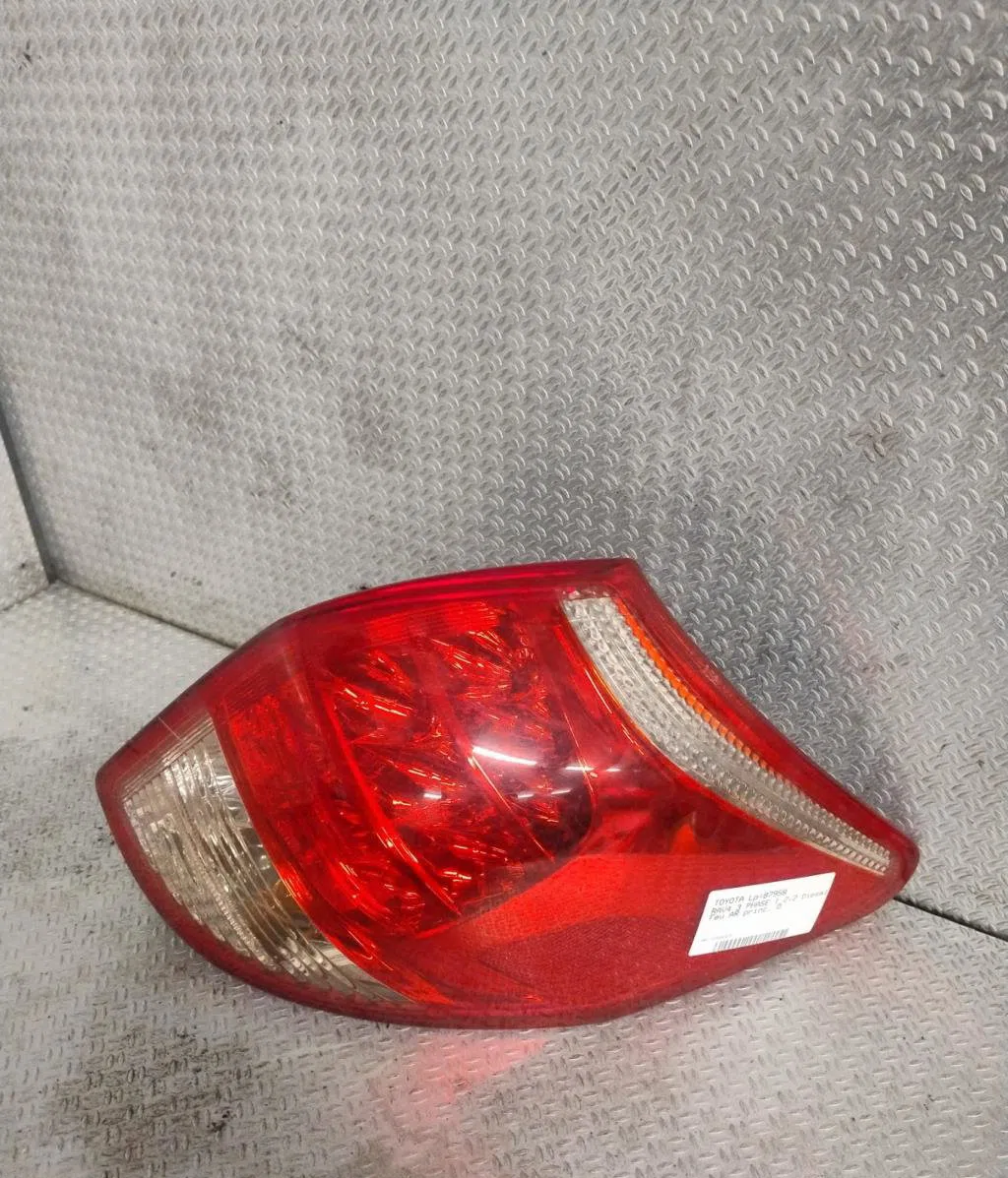 Feu arrière droit Toyota RAV 4 III (_A3_) 2.2 d 4wd (ala30_) (2006-2012) occasion