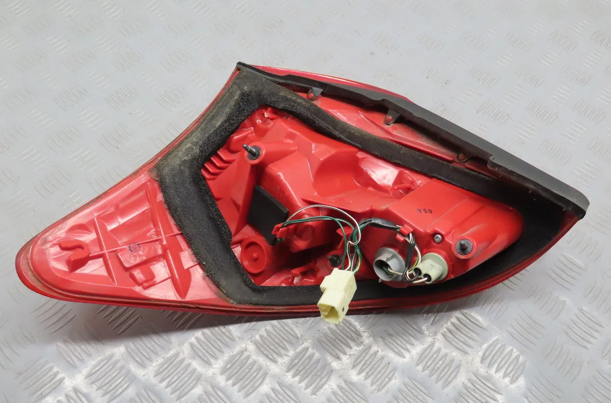 Feu arrière droit Toyota RAV 4 III (_A3_) 2.2 d 4wd (ala30_) (2006-2012) occasion