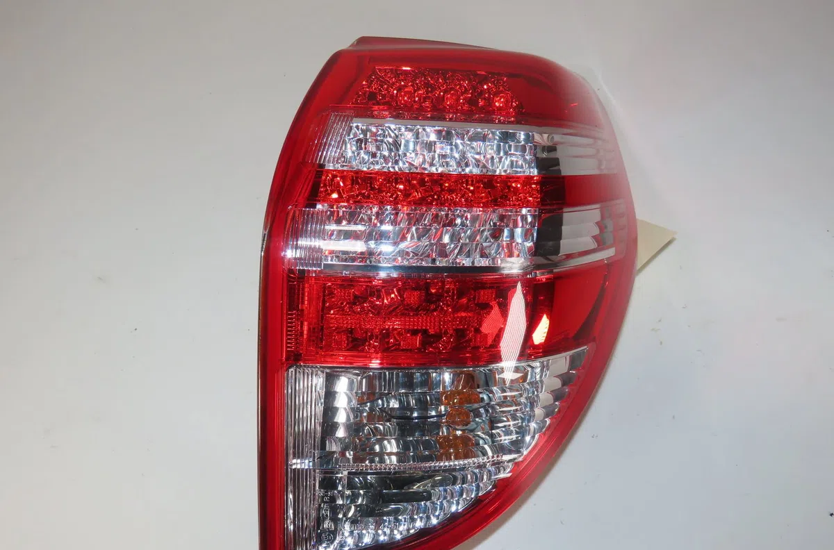 Feu arrière droit Toyota RAV 4 III (_A3_) 2.2 d (ala35_) (2008-2013) occasion
