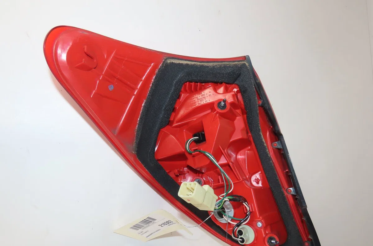 Feu arrière droit Toyota RAV 4 III (_A3_) 2.2 d (ala35_) (2008-2013) occasion