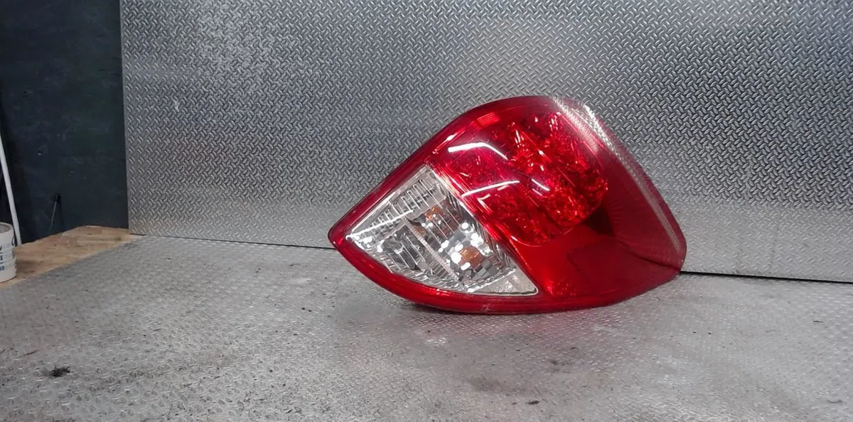 Feu arrière droit TOYOTA RAV4 3  RAV4 3 PHASE 1 occasion