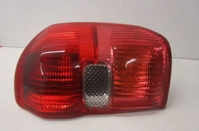 Feu arrière droit TOYOTA RAV4 II  115 D-4D occasion