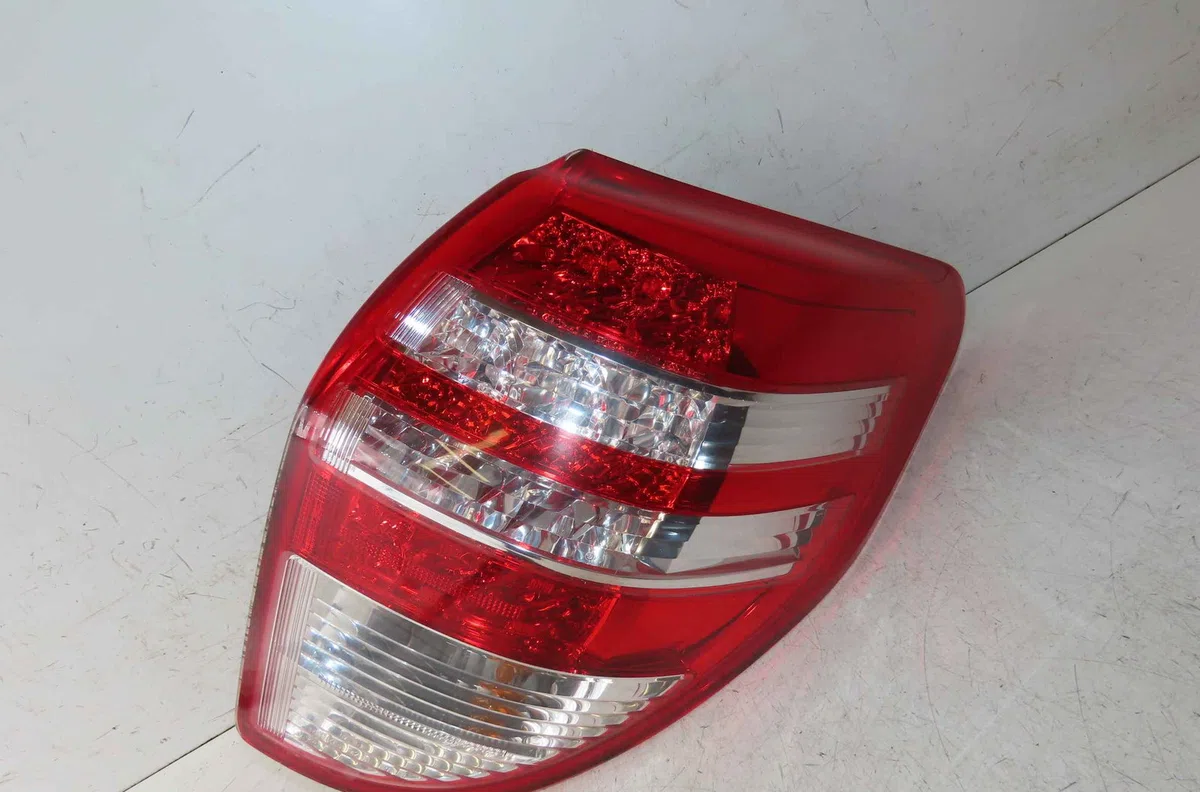 Feu arrière droit TOYOTA RAV4 III occasion
