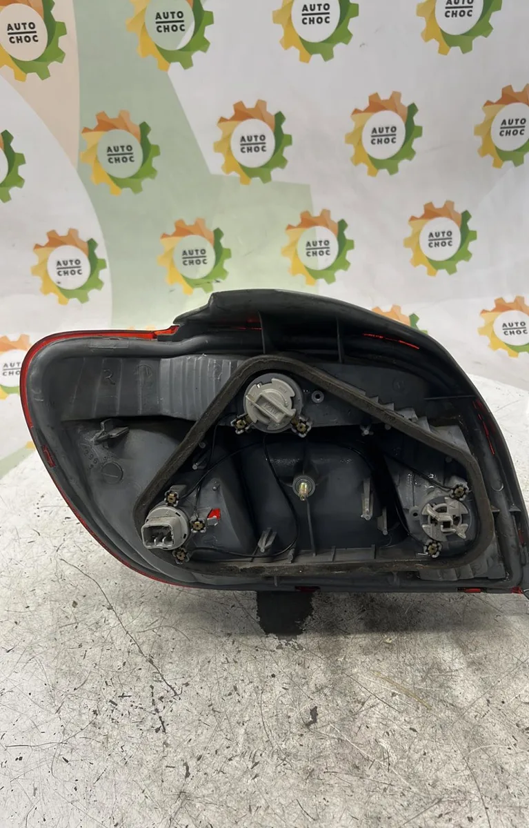 Feu arrière droit TOYOTA YARIS 1 PHASE 1 occasion