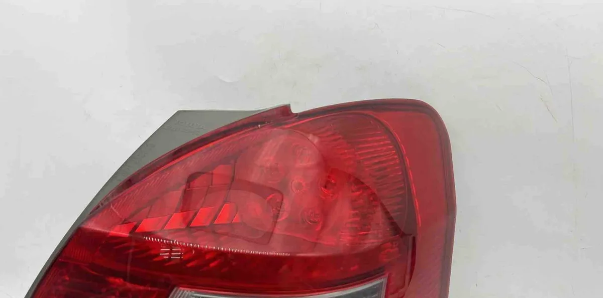 Feu arrière droit TOYOTA YARIS 2 PHASE 1 occasion