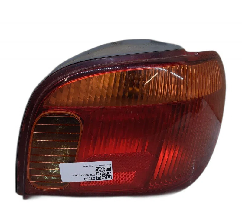 FEU ARRIERE DROIT TOYOTA YARIS 815510D070