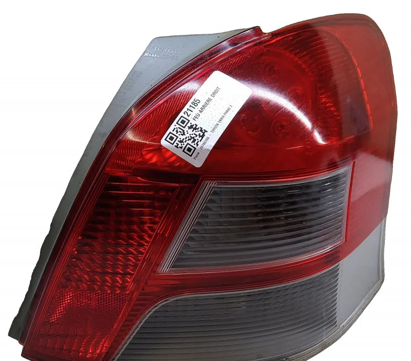 FEU ARRIERE DROIT TOYOTA YARIS 815510D251