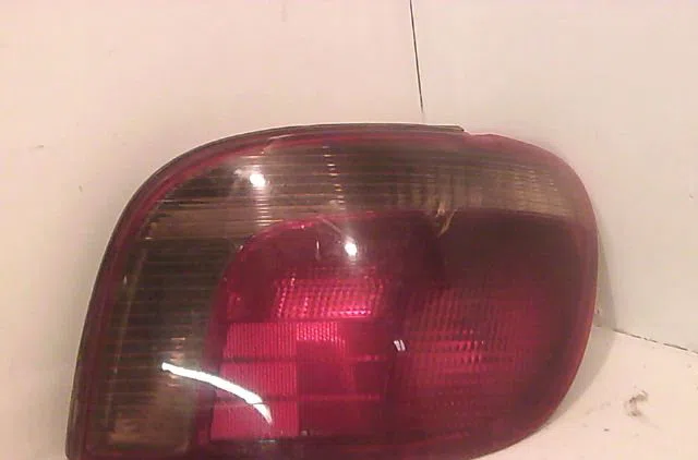 Feu arrière droit TOYOTA YARIS I 2002 occasion