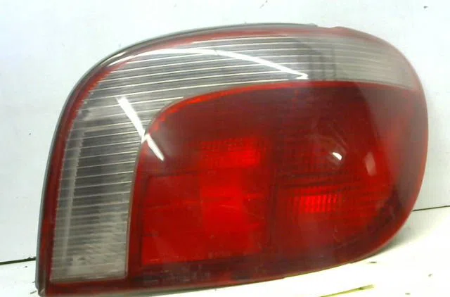 Feu arrière droit Toyota YARIS (_P1_) 1.0 (scp10_) (1999-2005) occasion