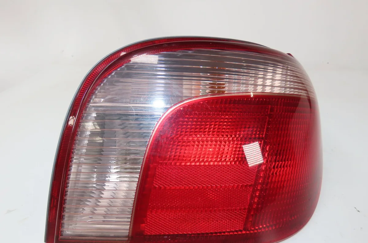 Feu arrière droit Toyota YARIS (_P1_) 1.0 (scp10_) (1999-2005) occasion