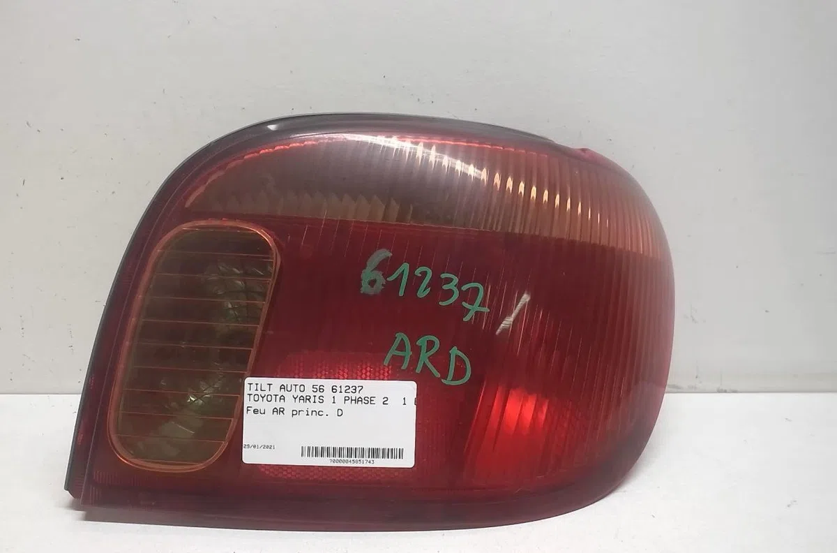 Feu arrière droit Toyota YARIS (_P1_) 1.0 (scp10_) (1999-2005) occasion