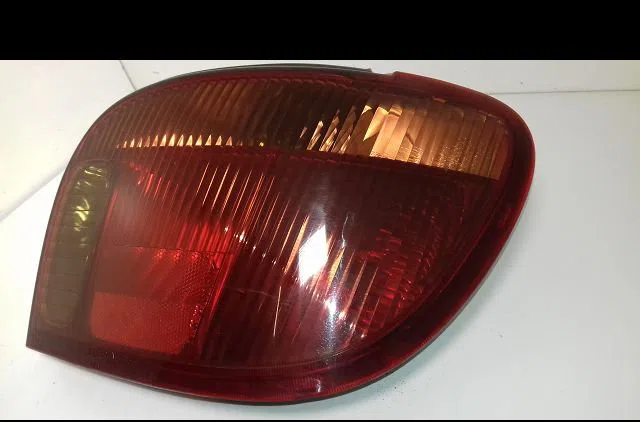 Feu arrière droit Toyota YARIS (_P1_) 1.4 d-4d (nlp10_) (2001-2005) occasion