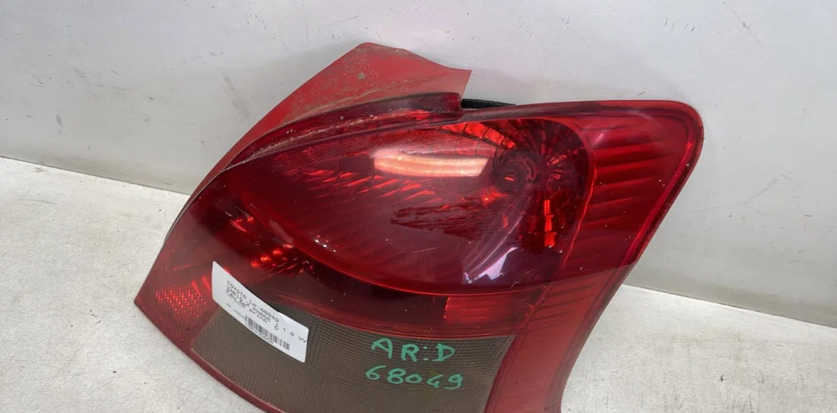 Feu arrière droit Toyota YARIS (_P9_) 1.0 vvt-i (ksp90_) (2005-2011) 5 portes occasion