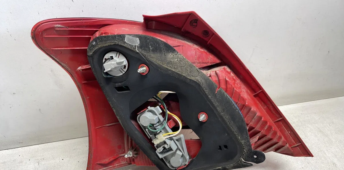 Feu arrière droit Toyota YARIS (_P9_) 1.0 vvt-i (ksp90_) (2005-2011) 5 portes occasion