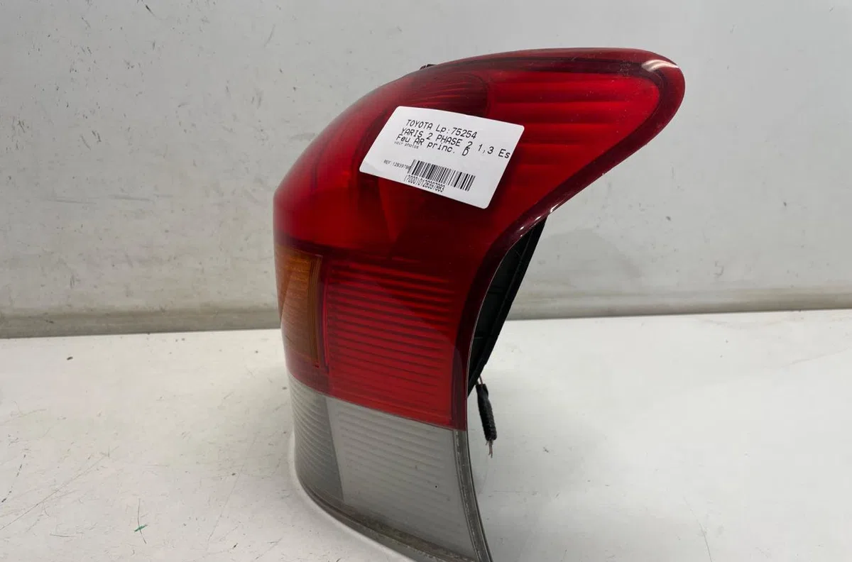 Feu arrière droit Toyota YARIS (_P9_) 1.33 vvt-i (nsp90_) (2008-2011) occasion