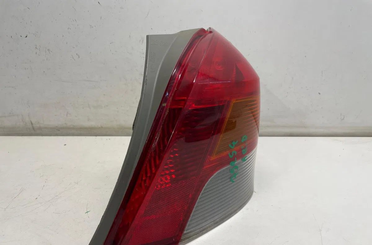 Feu arrière droit Toyota YARIS (_P9_) 1.33 vvt-i (nsp90_) (2008-2011) occasion