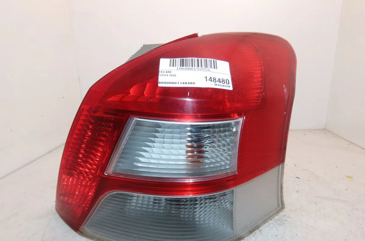 Feu arrière droit Toyota YARIS (_P9_) 1.33 vvt-i (nsp90_) (2008-2011) occasion