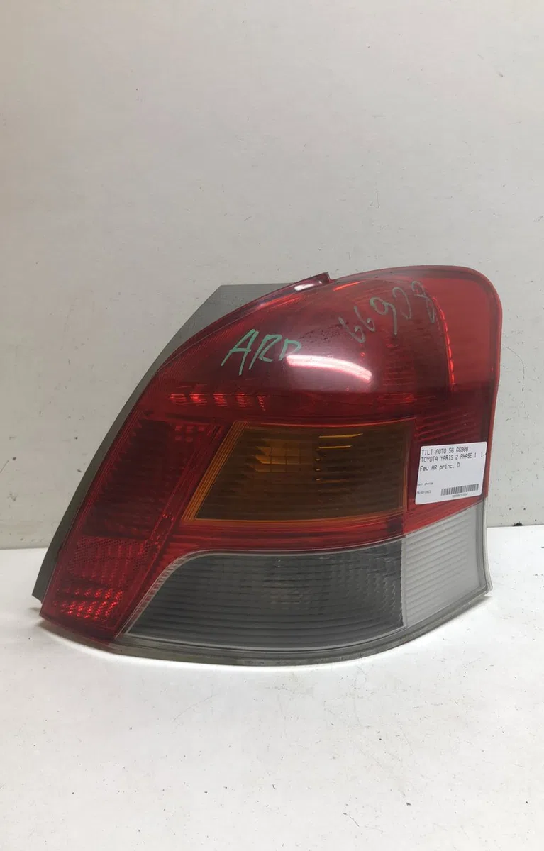Feu arrière droit Toyota YARIS (_P9_) 1.4 d-4d (nlp90_) (2005-2012) occasion